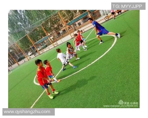 足球课协调提升团队合作与个人技能的有效策略探讨